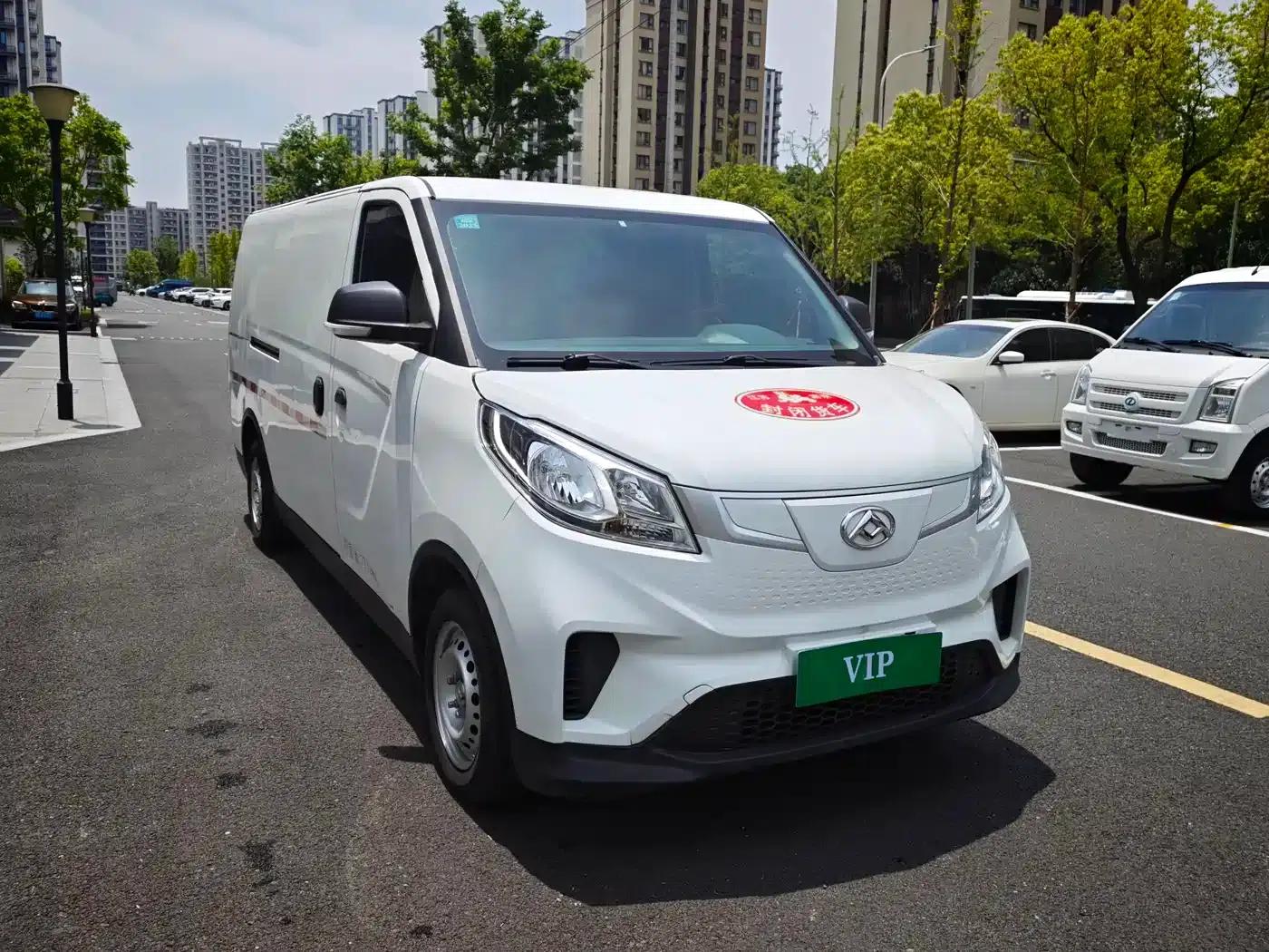 Maxus EV30 2023: Pure Electric Intelligent Logistics Expert, Long Wheelbase, CATL — миниатюра 3