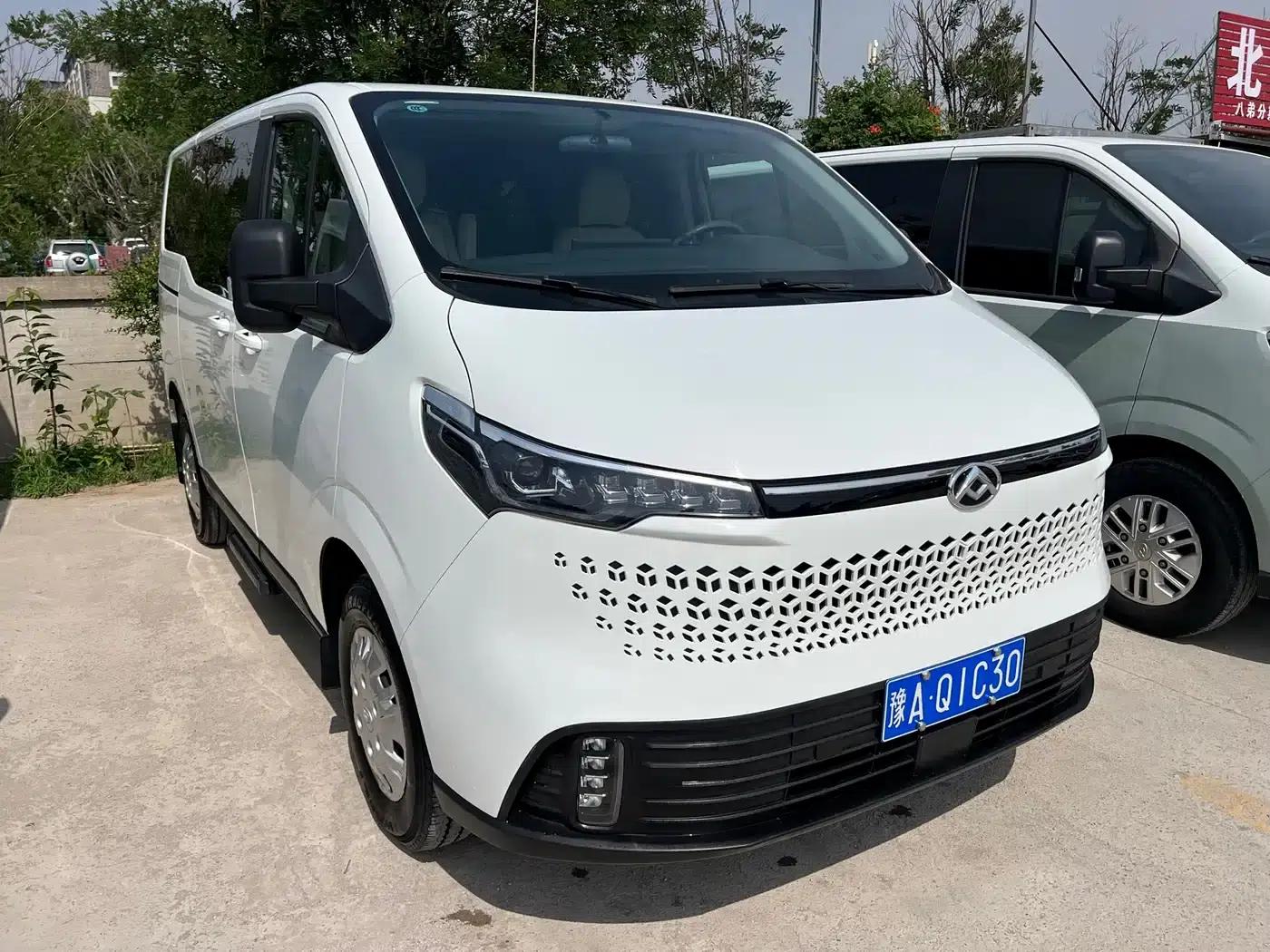 Xintu V70 2023 2.0T Elite Edition, Manual Short Wheelbase, Low Roof, 5/6 Seats (150Ps) — миниатюра 3