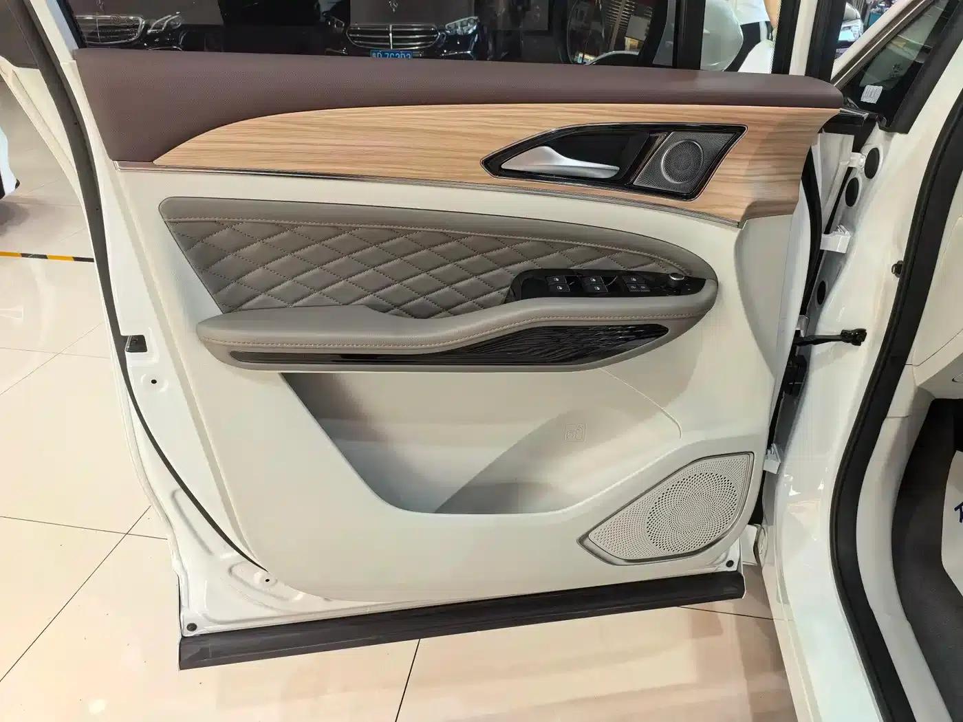 Fengxing Yacht 2024 1.5T DCT Ocean View Edition — миниатюра 6