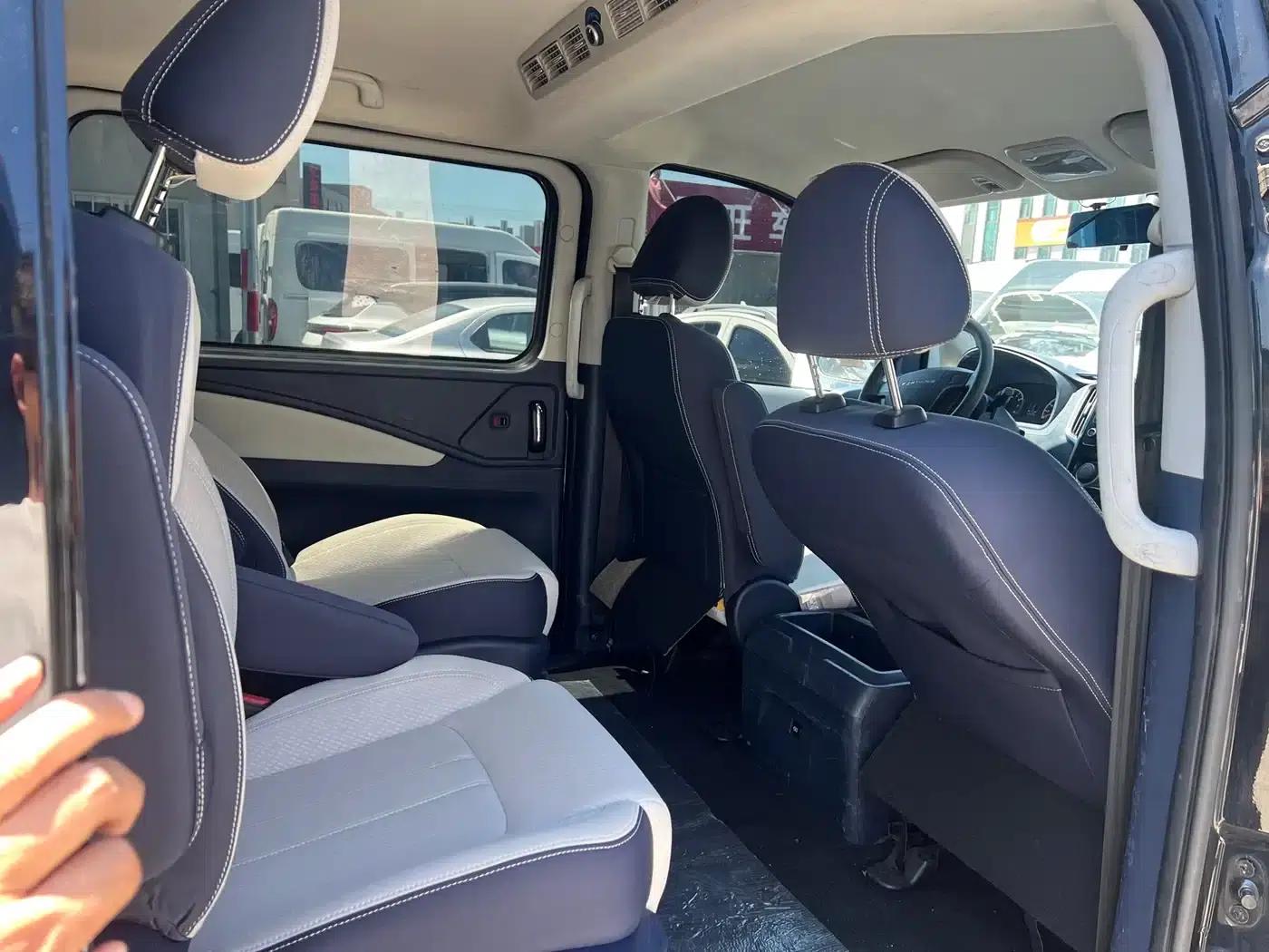 Lingzhi PLUS 2024 1.5T Manual Comfort 7-Seater — миниатюра 13