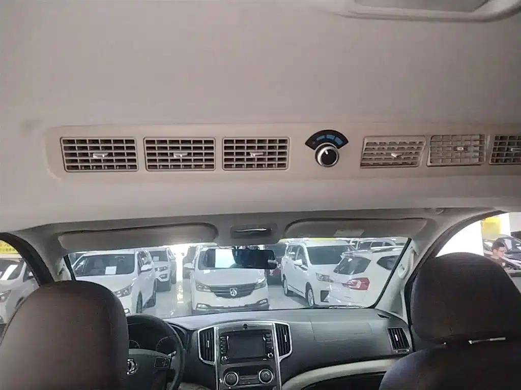 Lingzhi PLUS 2021 2.0L Manual Deluxe 7-Seater — миниатюра 18