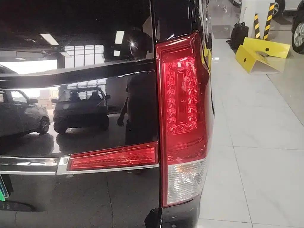 Lingzhi PLUS 2021 2.0L Manual Deluxe 7-Seater — миниатюра 8