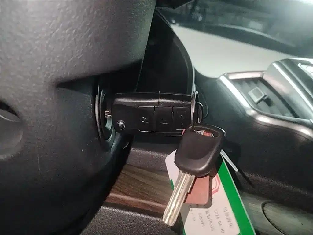 Lingzhi PLUS 2021 2.0L Manual Deluxe 7-Seater — миниатюра 9