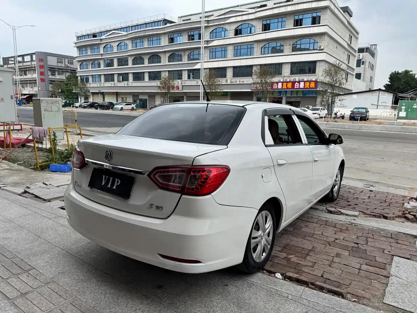Dongfeng Fengshen S30 2014 1.5L Manual Thanksgiving Edition — миниатюра 14