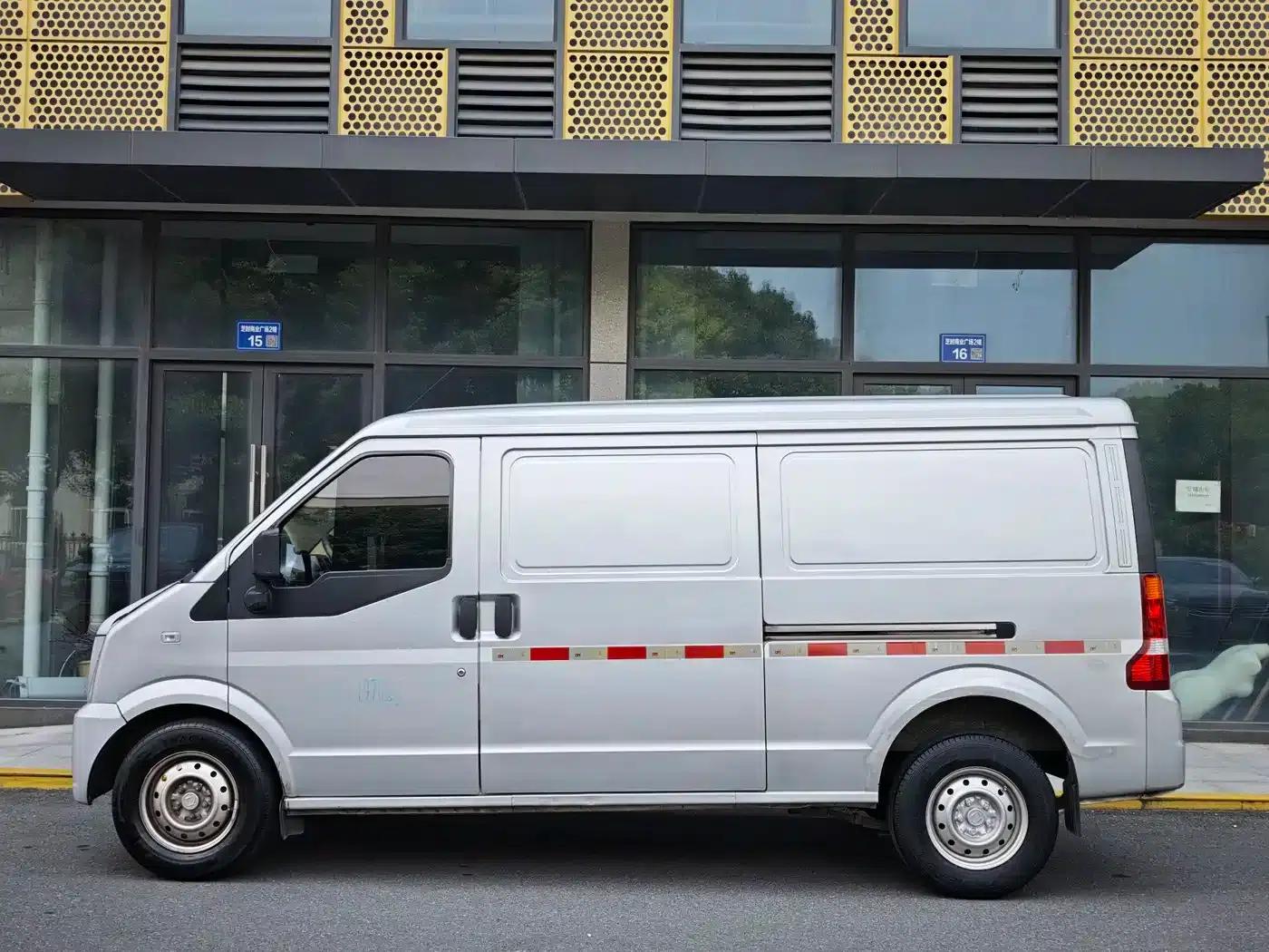 Dongfeng Xiaokang C35 2019 Model 1.5L Basic II Sedan (National VI Emission Standard) DK15 — миниатюра 3