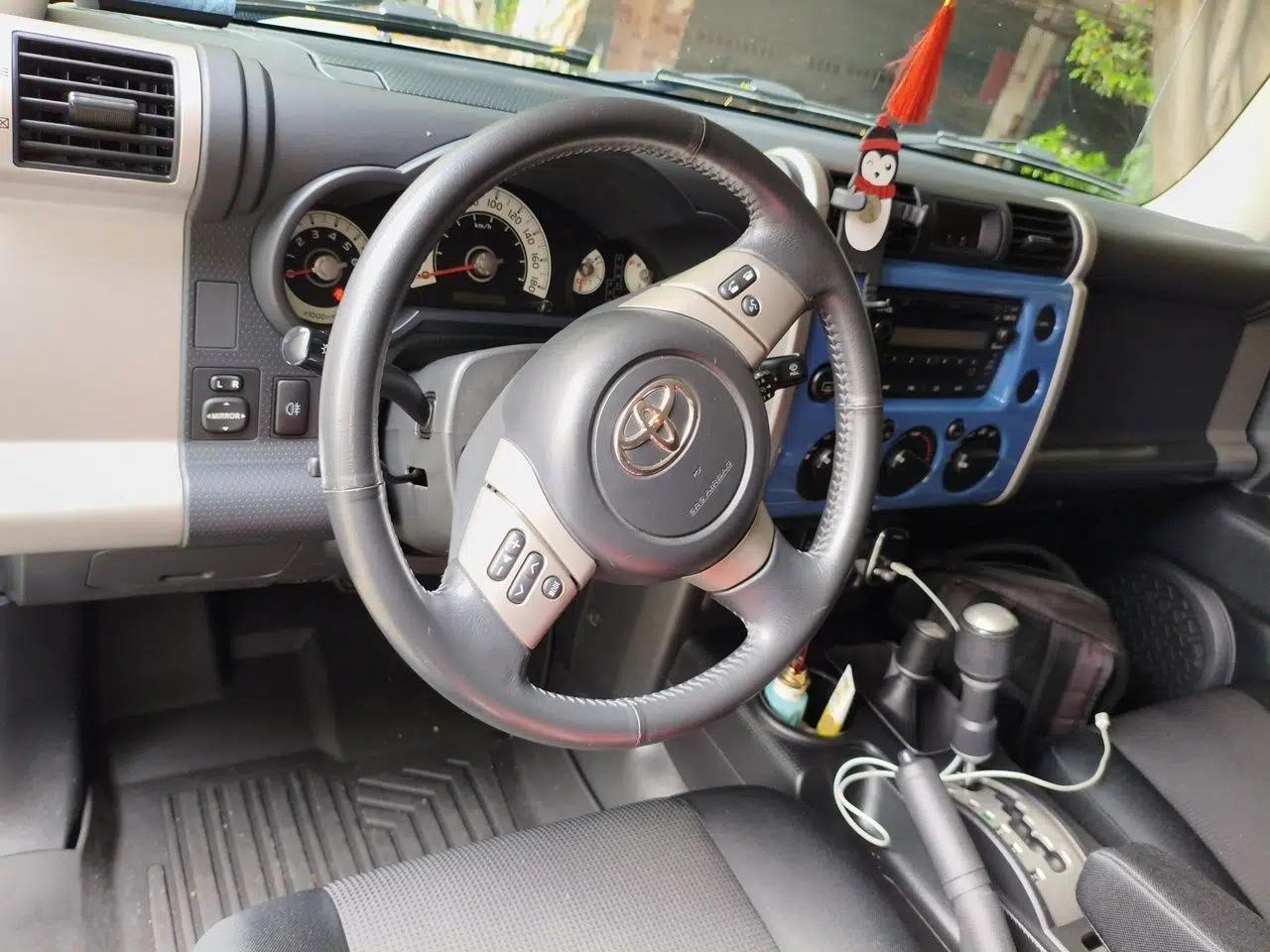 Toyota FJ Cruiser 2011 4.0L — миниатюра 11