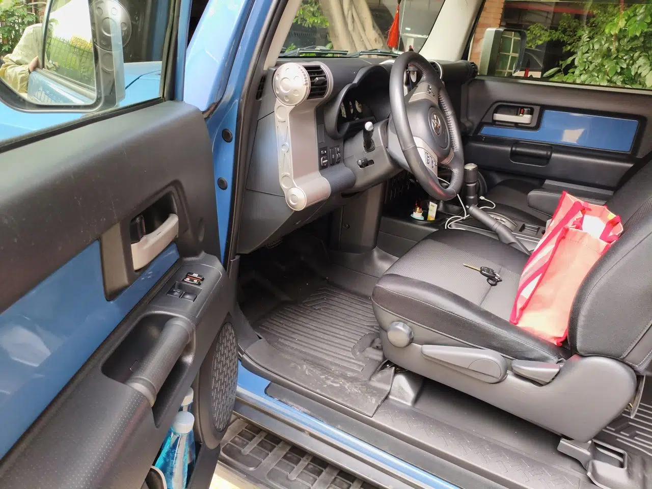 Toyota FJ Cruiser 2011 4.0L — миниатюра 17