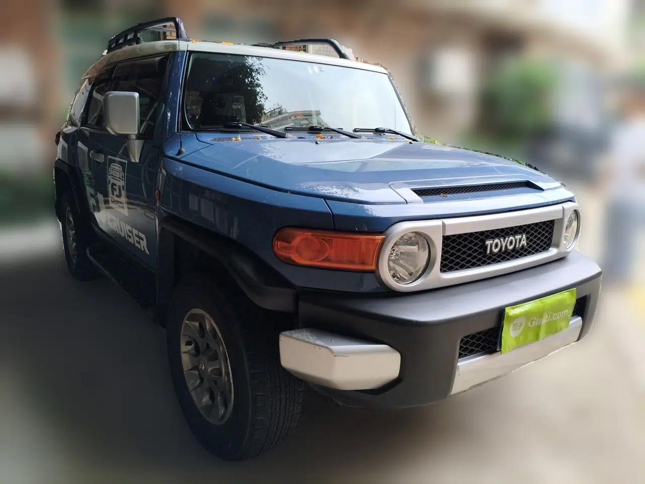 Toyota FJ Cruiser 2011 4.0L — миниатюра 3