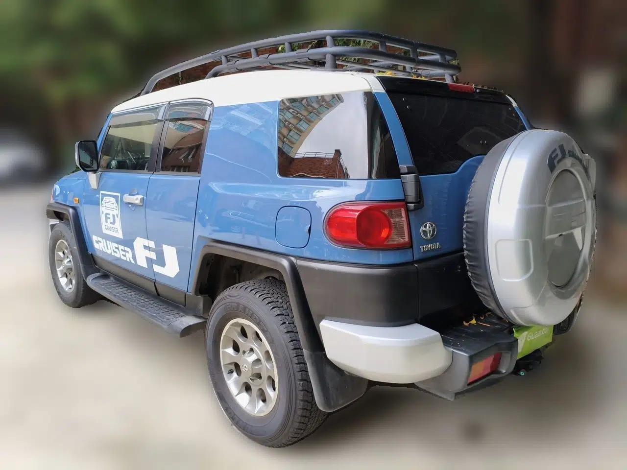 Toyota FJ Cruiser 2011 4.0L — миниатюра 4