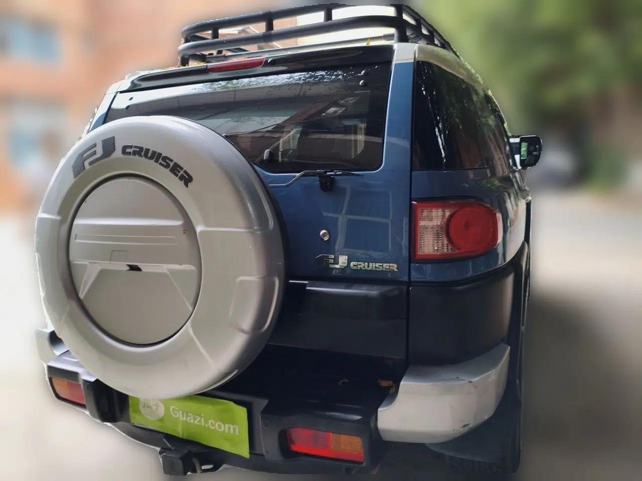 Toyota FJ Cruiser 2011 4.0L — миниатюра 5