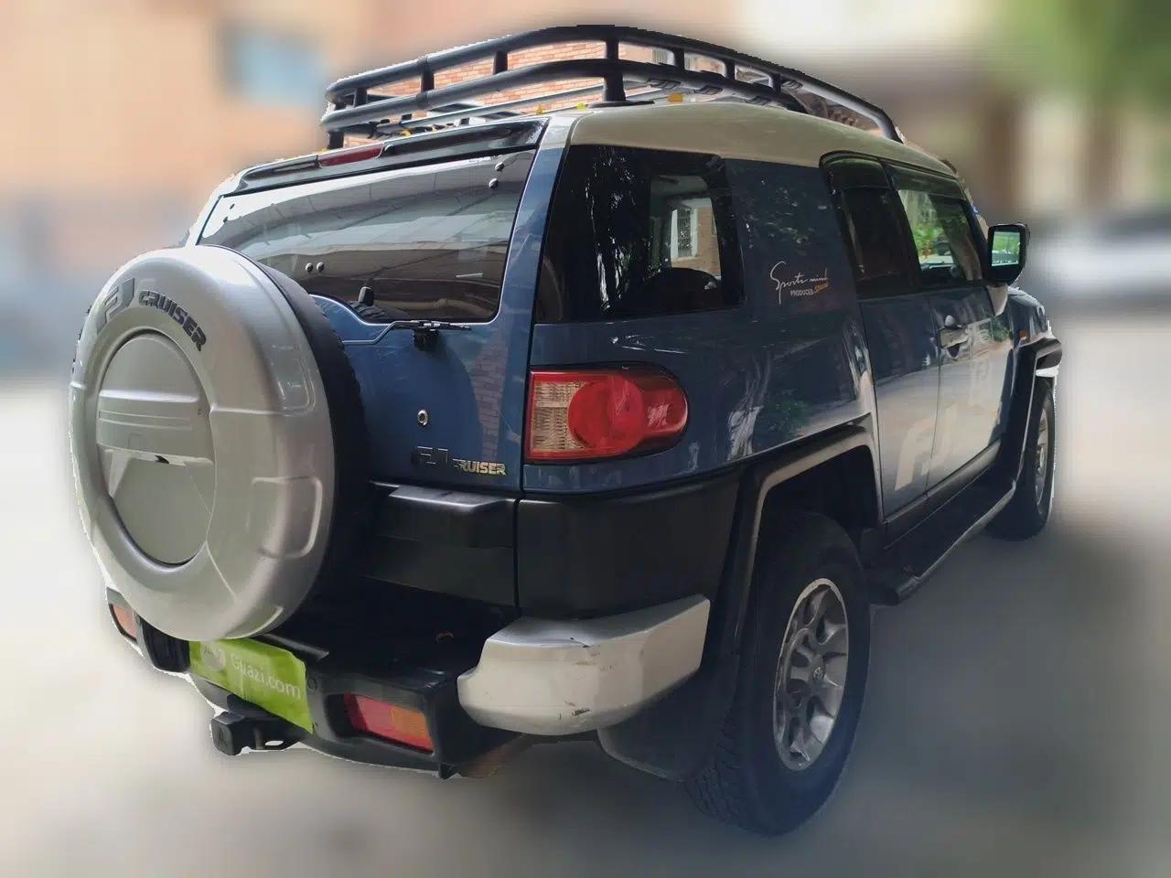 Toyota FJ Cruiser 2011 4.0L — миниатюра 6
