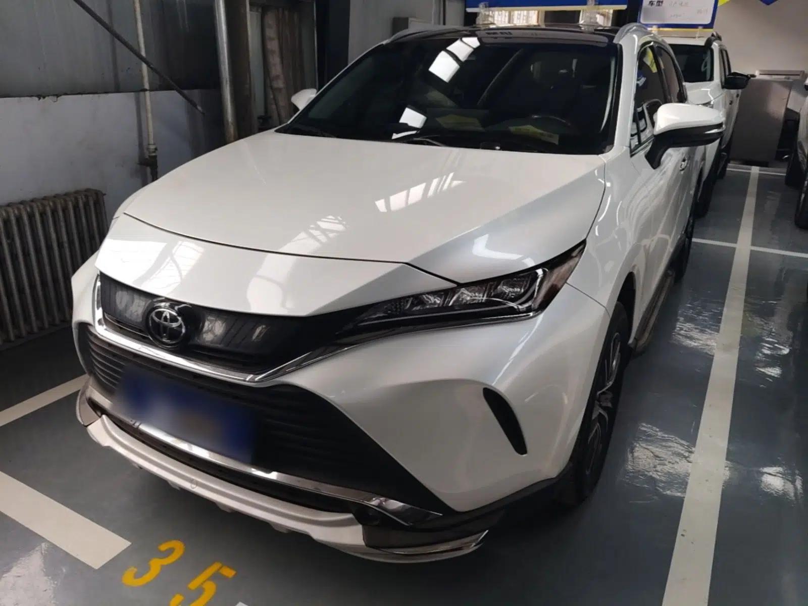 Toyota Harrier 2022 2.0L CVT Two-Wheel Drive Deluxe Edition — миниатюра 1