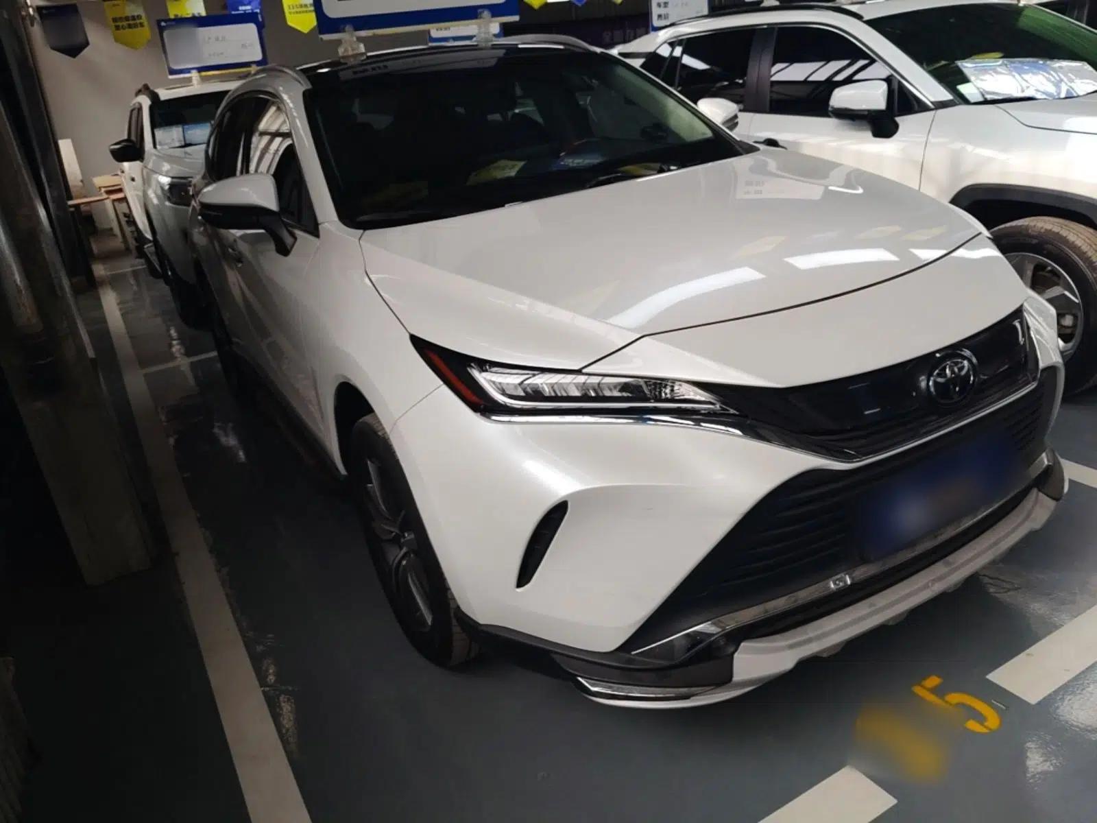 Toyota Harrier 2022 2.0L CVT Two-Wheel Drive Deluxe Edition — миниатюра 3