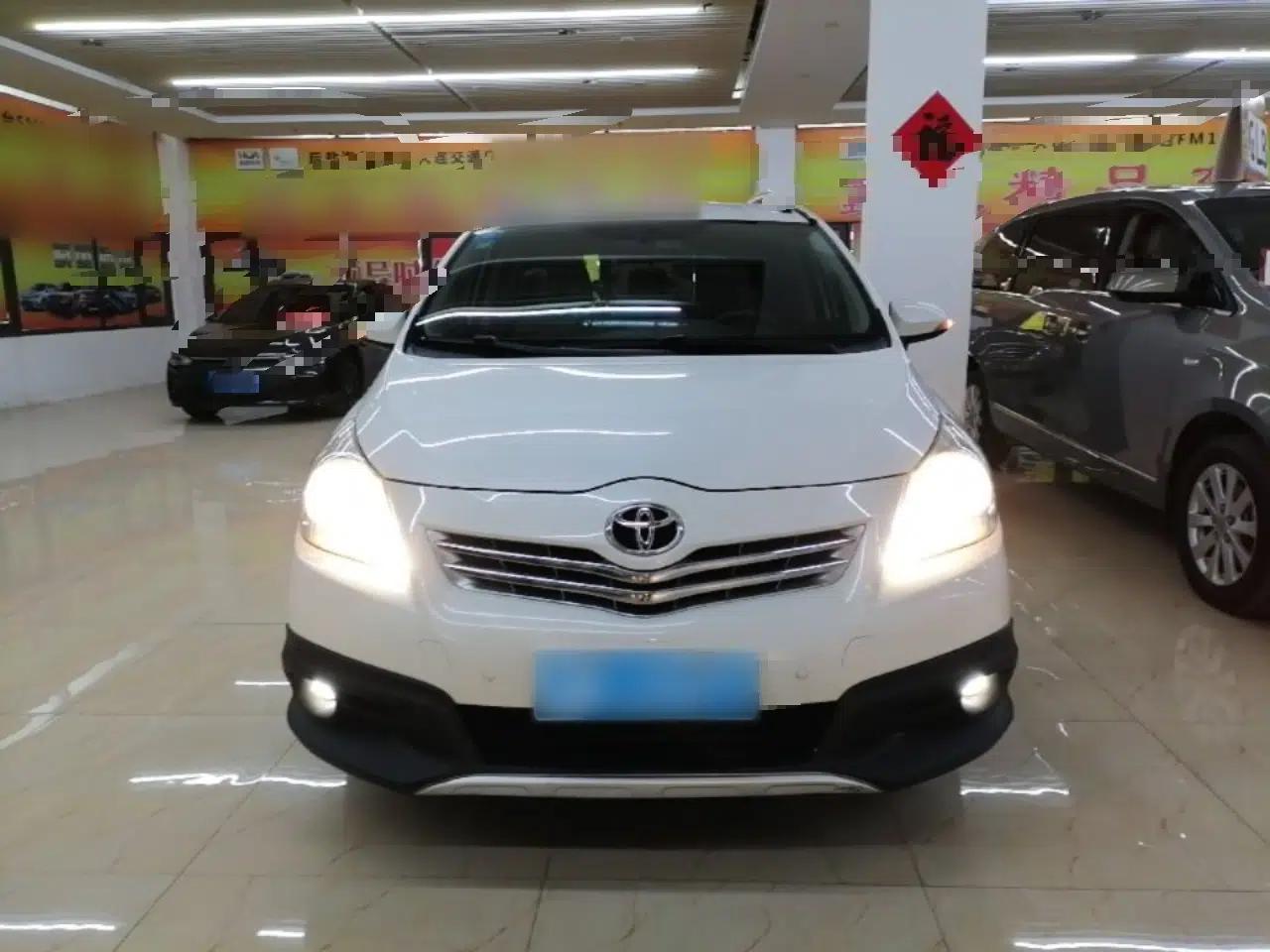 Toyota Verso 2015 180E CVT Crossover Edition — миниатюра 2