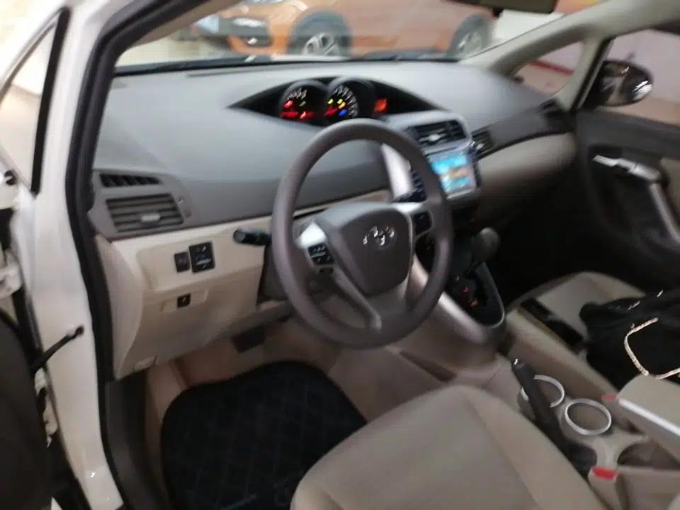 Toyota Verso 2015 180E CVT Crossover Edition — миниатюра 13