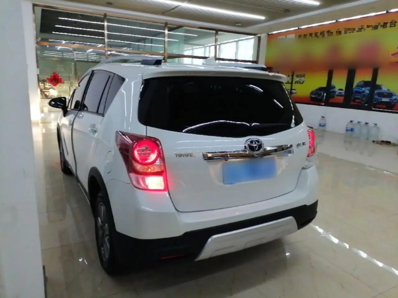 Toyota Verso 2015 180E CVT Crossover Edition — миниатюра 4