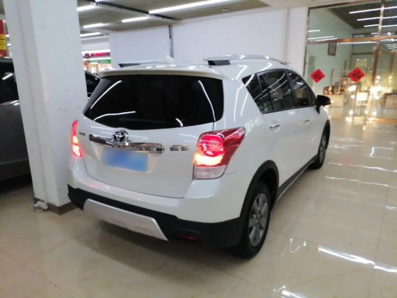 Toyota Verso 2015 180E CVT Crossover Edition — миниатюра 6
