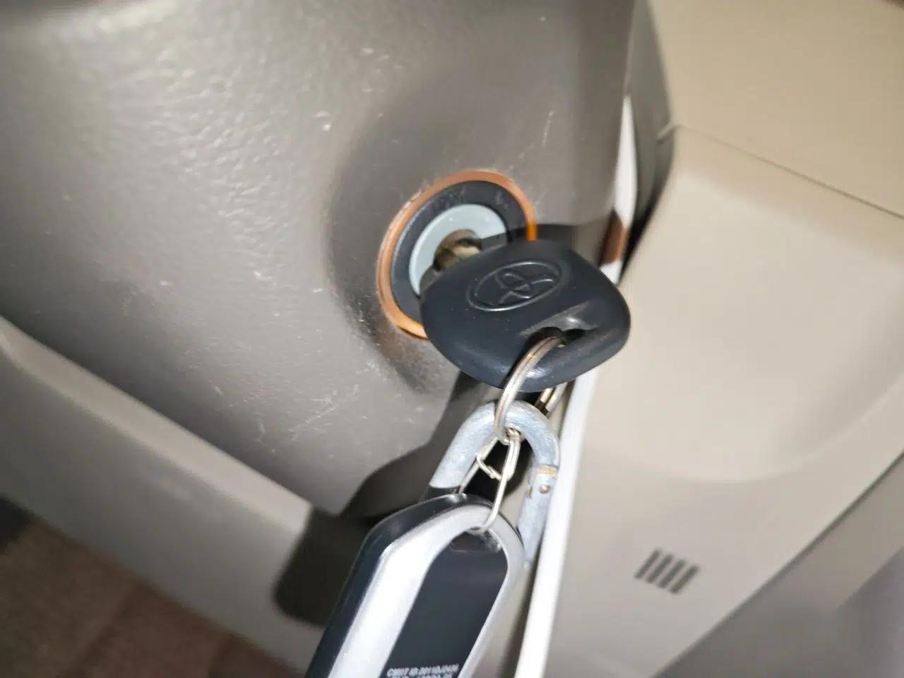 Toyota Verso 2014 Starlight 180E CVT Elite Multi-Function Edition — миниатюра 9