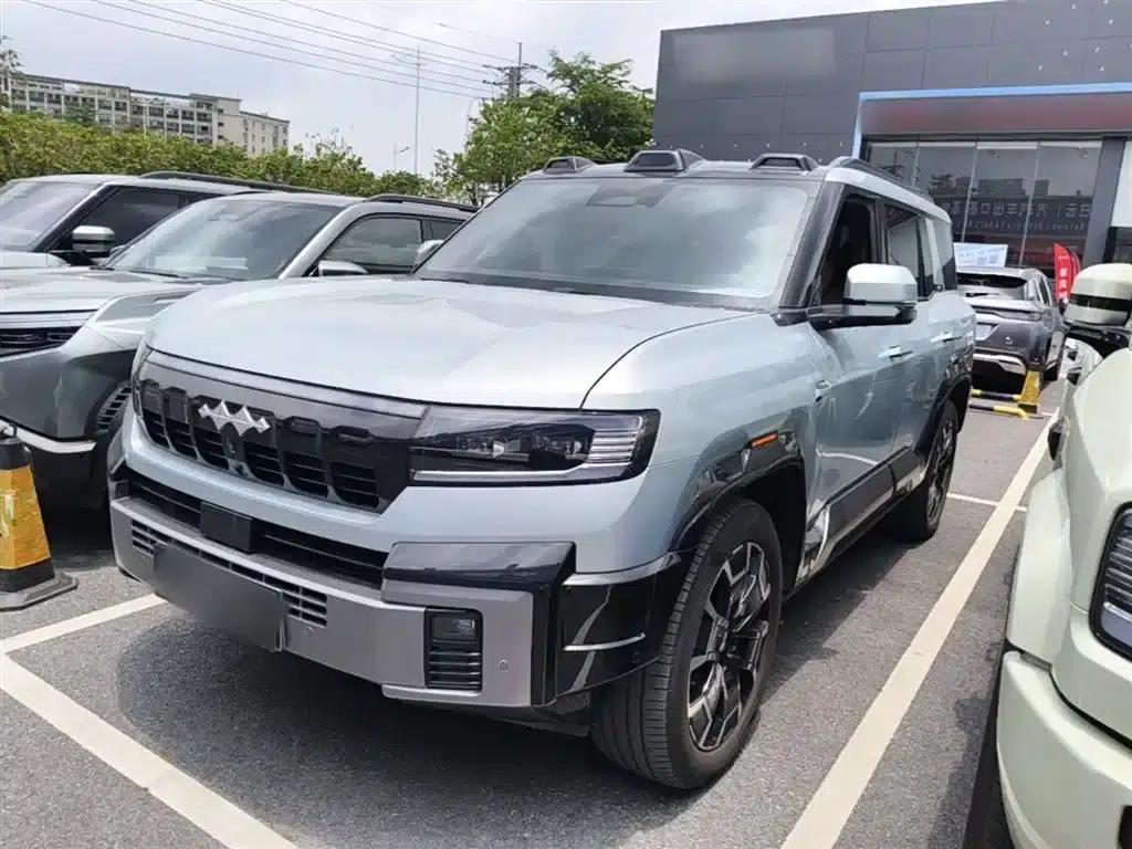 Leopard 8 2025 Smart & Brave Flagship Edition 6-seater — миниатюра 2