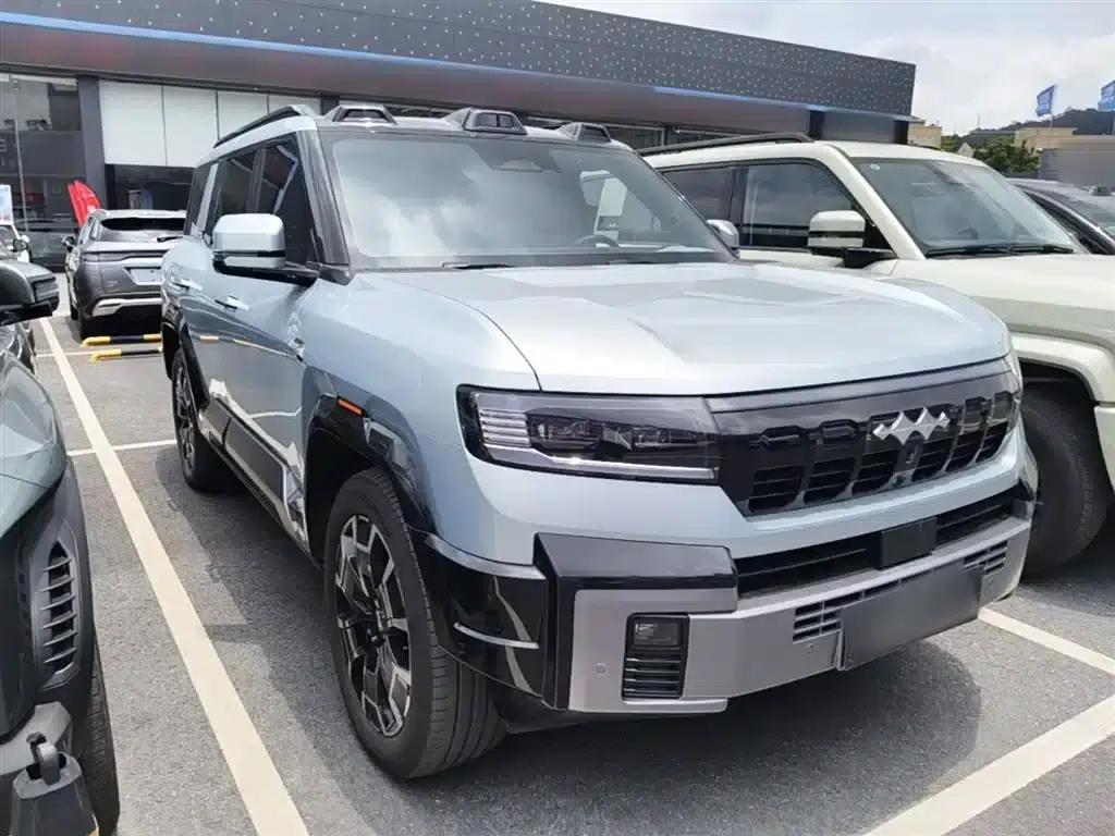 Leopard 8 2025 Smart & Brave Flagship Edition 6-seater — миниатюра 4
