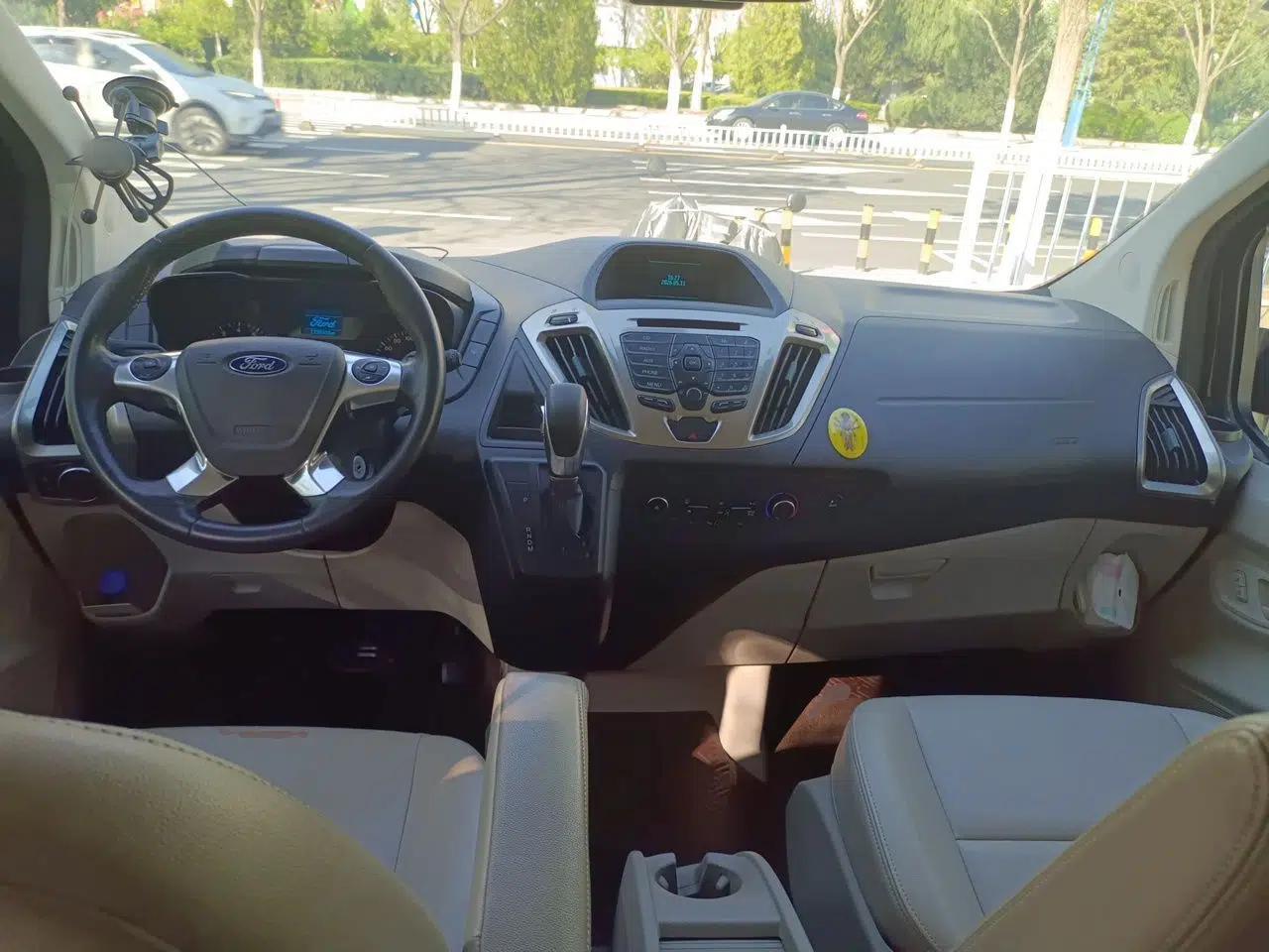 Ford Tourneo Custom 2017 2.0T Automatic Elite Version — миниатюра 10
