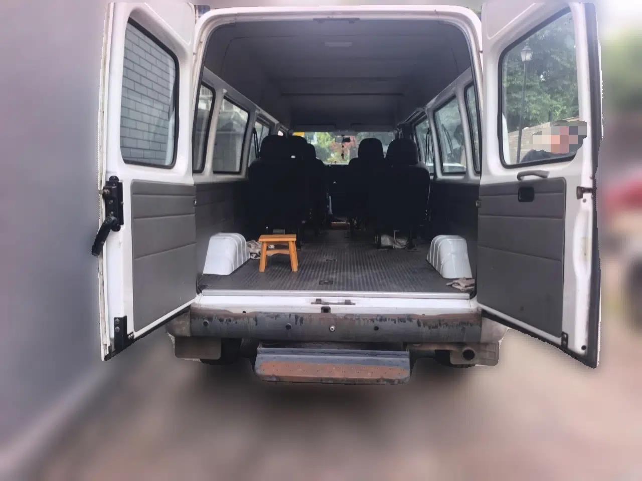 Ford Classic Transit 2015 2.8T Diesel Multi-Function Long-Wheelbase 6-Seater Mid-Roof JX493ZLQ4 — миниатюра 20