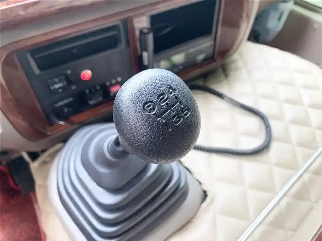 2015 Toyota Coaster 4.0L Premium GRB53L-ZCMSK 20-Seat Special Edition — миниатюра 13