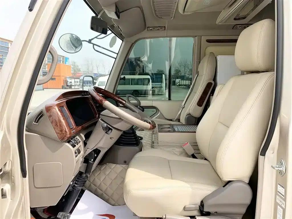 2015 Toyota Coaster 4.0L Premium GRB53L-ZCMSK 20-Seat Special Edition — миниатюра 4