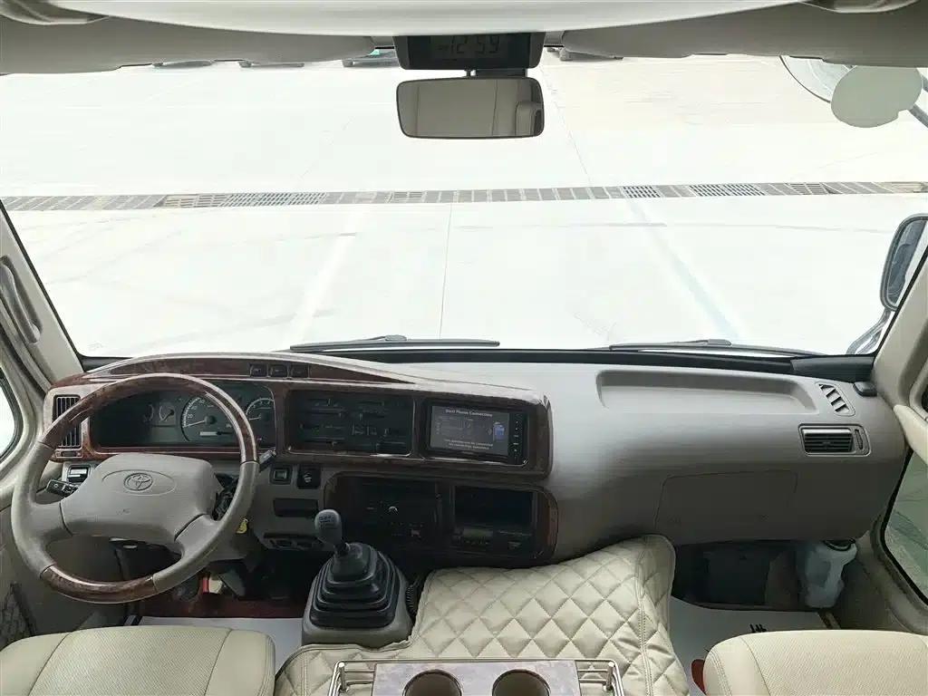 2015 Toyota Coaster 4.0L Premium GRB53L-ZCMSK 20-Seat Special Edition — миниатюра 5