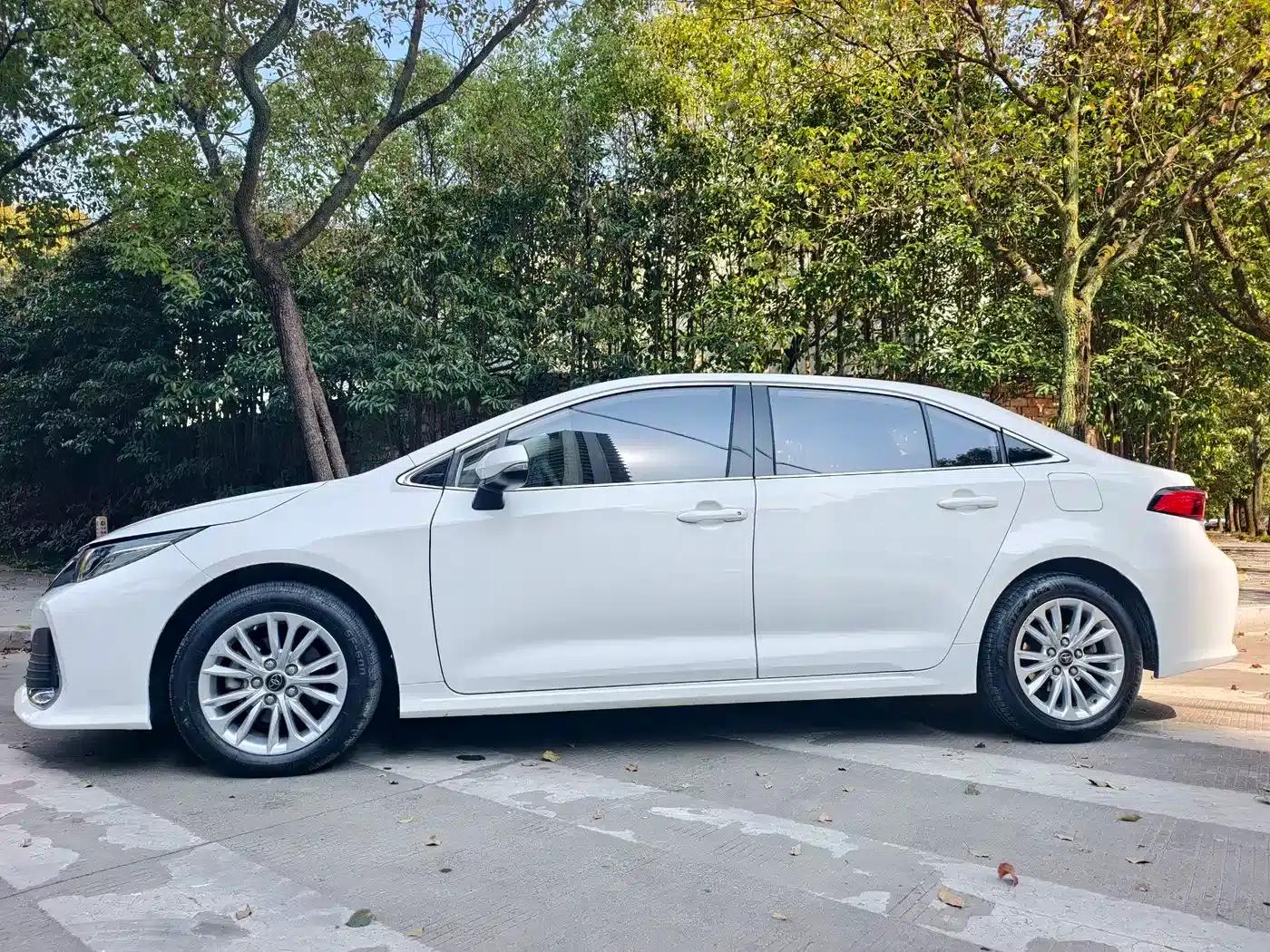 2023 Avalon 2.0L Elite Edition — миниатюра 3