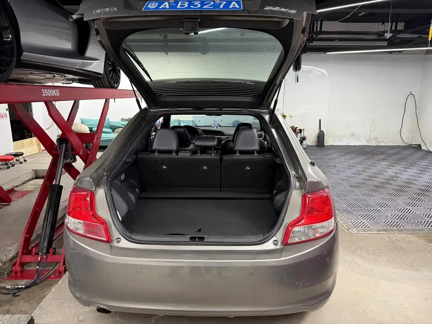 2011 Jetta 2.5L Luxury Edition — миниатюра 16