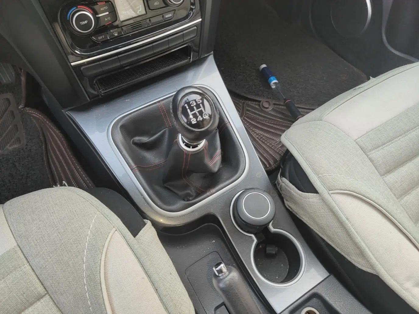 Haval H5 Classic 2013 Zhizun Edition 2.0L Manual Two-Wheel Drive Entry-Level Model — миниатюра 16