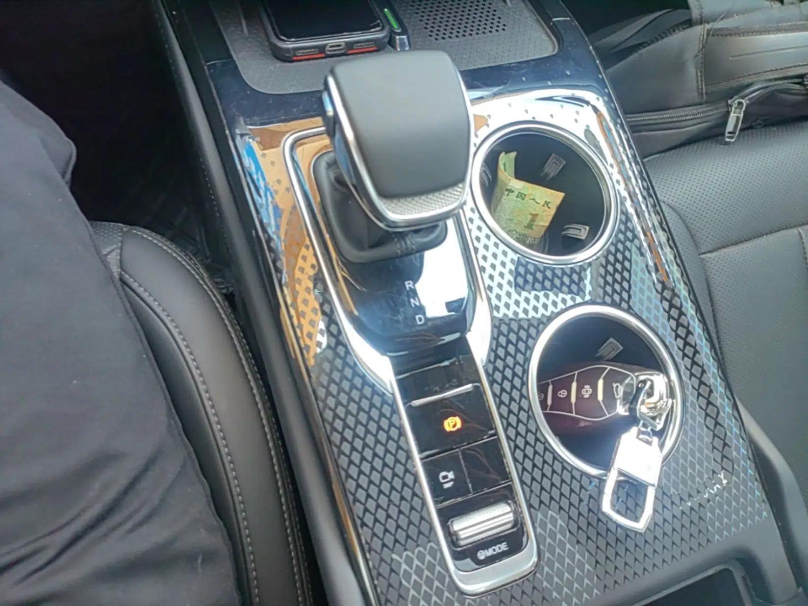 Hongqi HS3 PHEV 2024 PHEV 115km Jingwei Edition — миниатюра 16