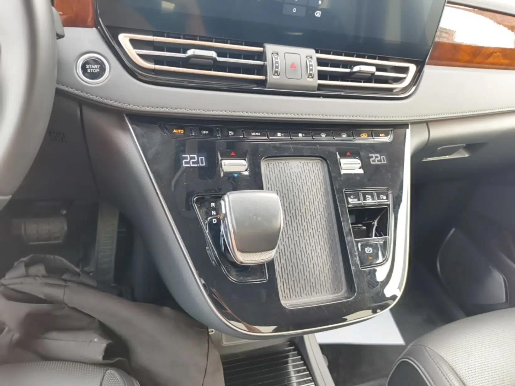 Hongqi HQ9 PHEV 2024 2.0T Four-Wheel Drive Luxury Edition — миниатюра 16