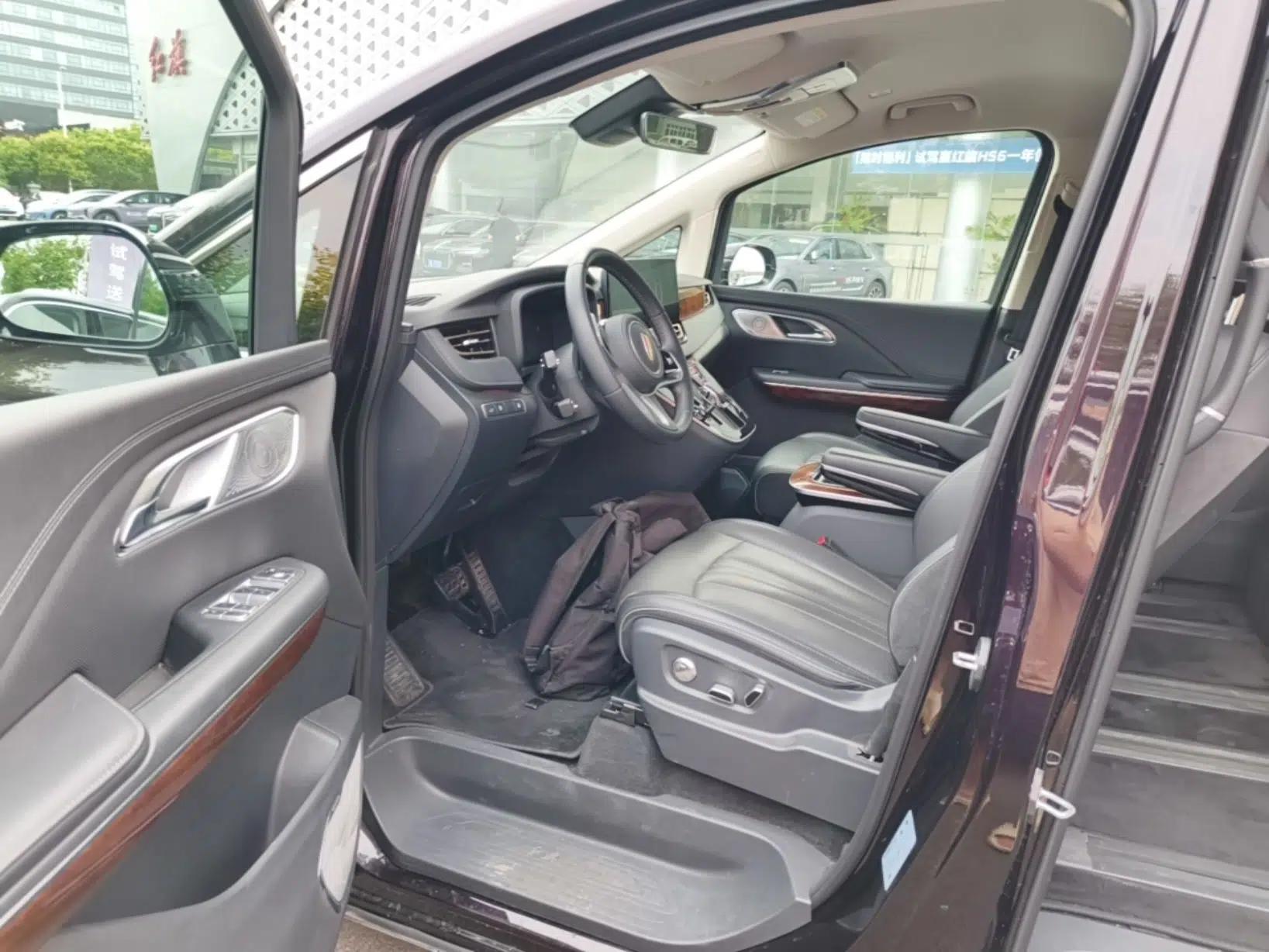 Hongqi HQ9 PHEV 2024 2.0T Four-Wheel Drive Luxury Edition — миниатюра 18