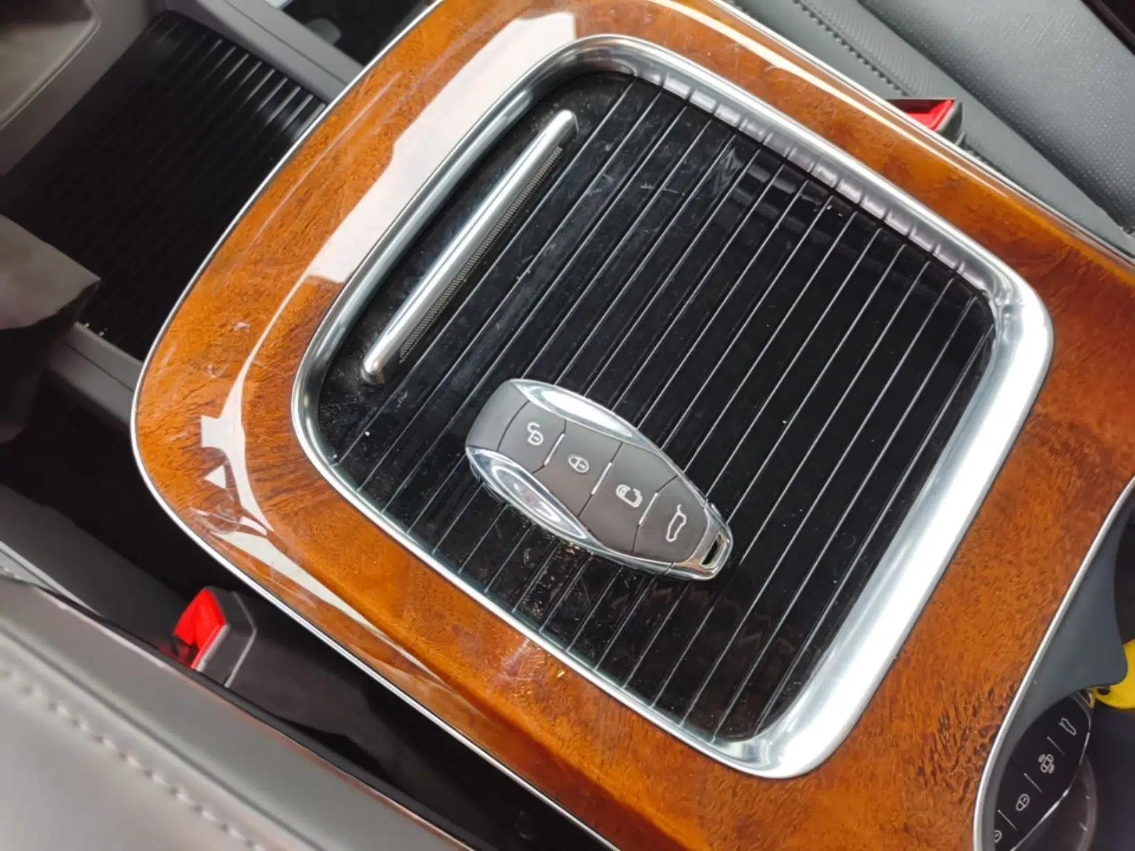 Hongqi HQ9 PHEV 2024 2.0T Four-Wheel Drive Luxury Edition — миниатюра 22