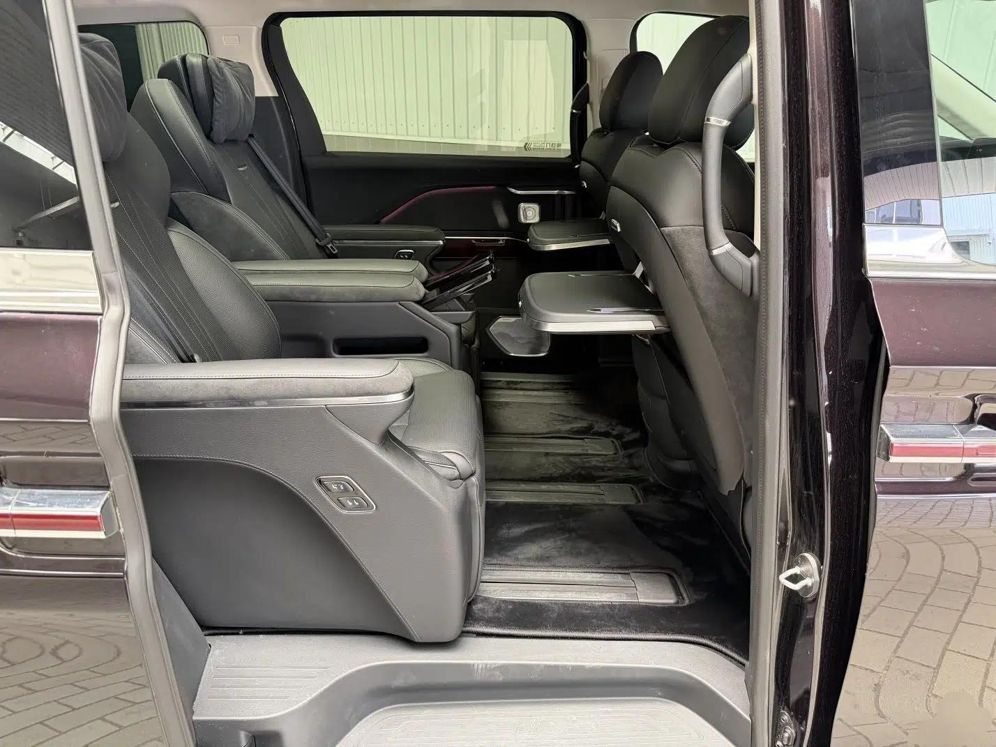 Hongqi HQ9 PHEV 2024 2.0T Four-Wheel Drive Luxury Edition — миниатюра 20