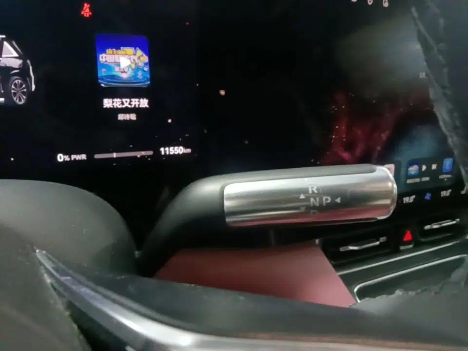 Hima AITO M8 2025 Extended-Range Ultra Version 53.4 kWh 5-Seater Edition — миниатюра 16