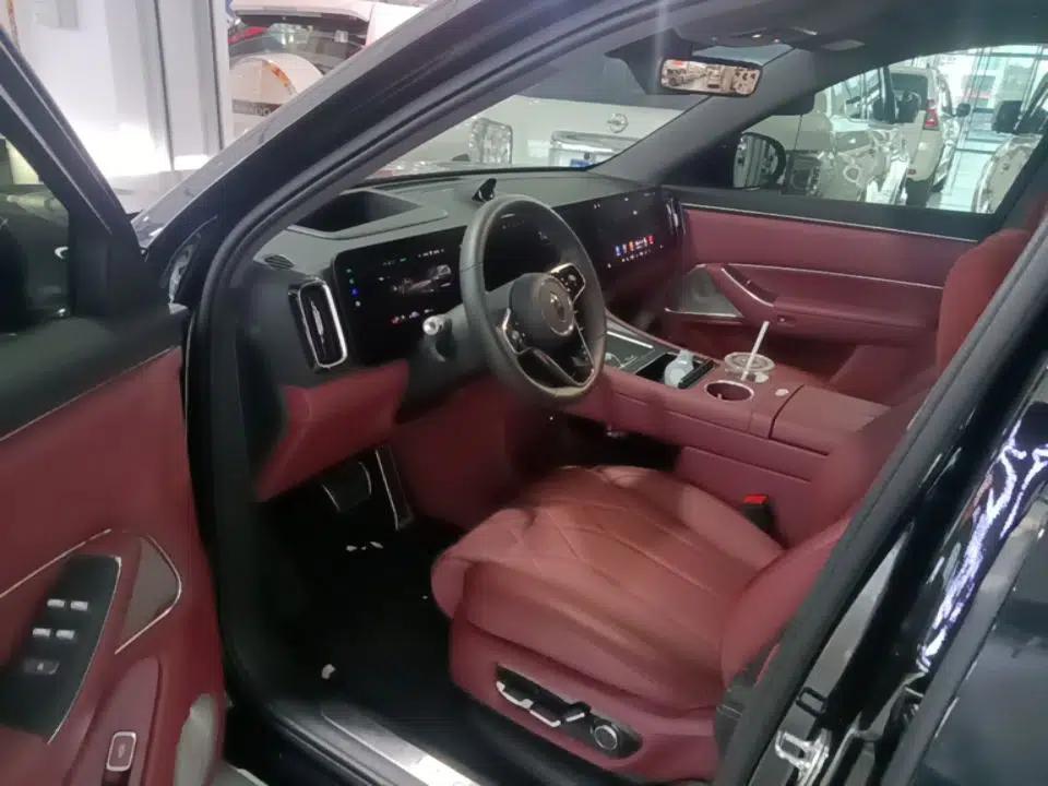 Hima AITO M8 2025 Extended-Range Ultra Version 53.4 kWh 5-Seater Edition — миниатюра 17