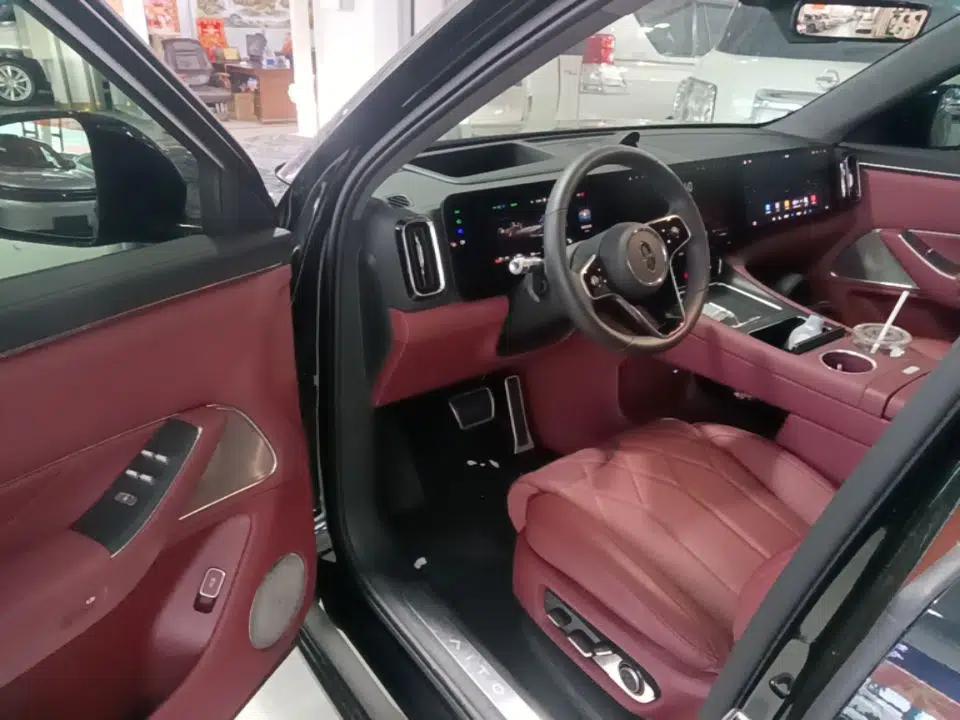 Hima AITO M8 2025 Extended-Range Ultra Version 53.4 kWh 5-Seater Edition — миниатюра 18