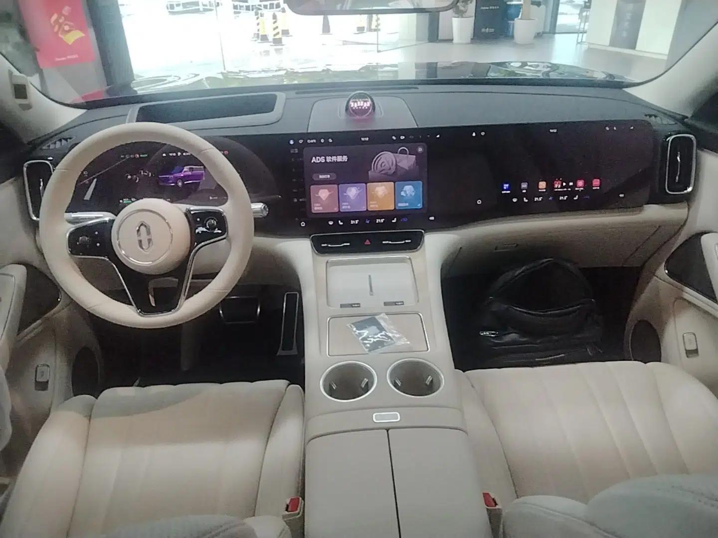 Hima AITO M8 2025 Extended-Range Max+ Version 53.4 kWh 5-Seater Edition — миниатюра 13