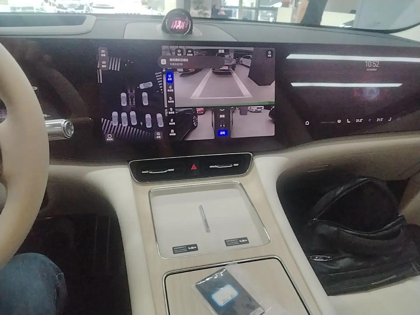 Hima AITO M8 2025 Extended-Range Max+ Version 53.4 kWh 5-Seater Edition — миниатюра 16