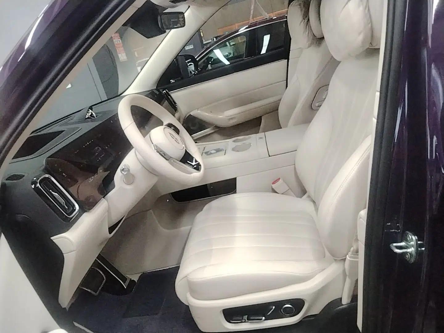Hima AITO M8 2025 Extended-Range Max+ Version 53.4 kWh 5-Seater Edition — миниатюра 18