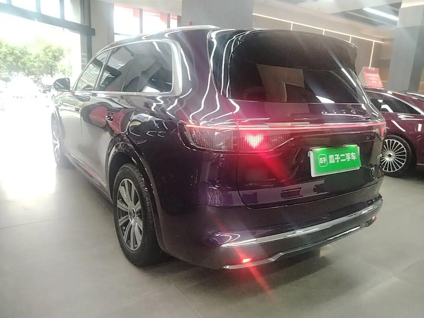 Hima AITO M8 2025 Extended-Range Max+ Version 53.4 kWh 5-Seater Edition — миниатюра 4