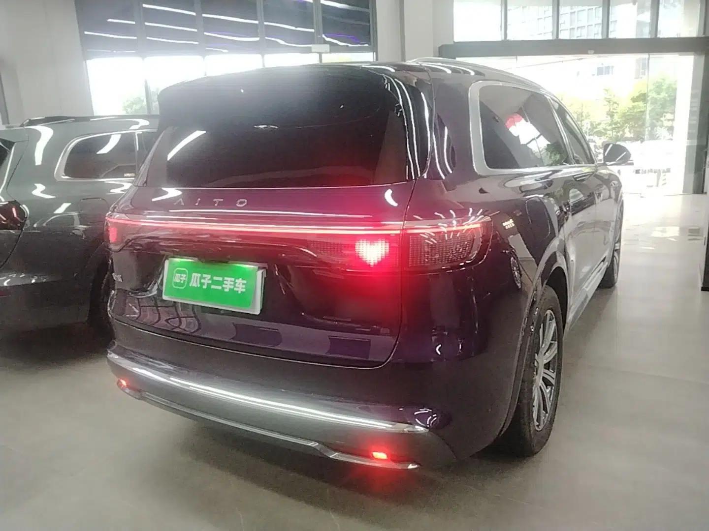 Hima AITO M8 2025 Extended-Range Max+ Version 53.4 kWh 5-Seater Edition — миниатюра 6