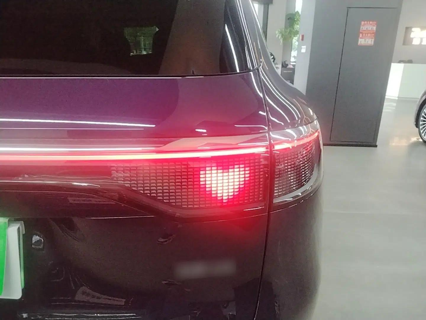 Hima AITO M8 2025 Extended-Range Max+ Version 53.4 kWh 5-Seater Edition — миниатюра 7