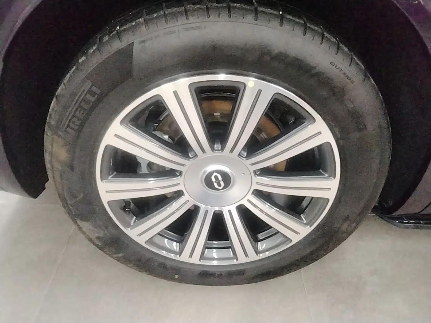 Hima AITO M8 2025 Extended-Range Max+ Version 53.4 kWh 5-Seater Edition — миниатюра 10