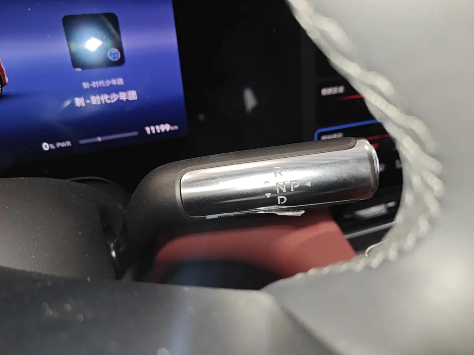 Hima AITO M8 2025 Extended-Range Ultra Version 53.4 kWh 5-Seater Edition — миниатюра 16