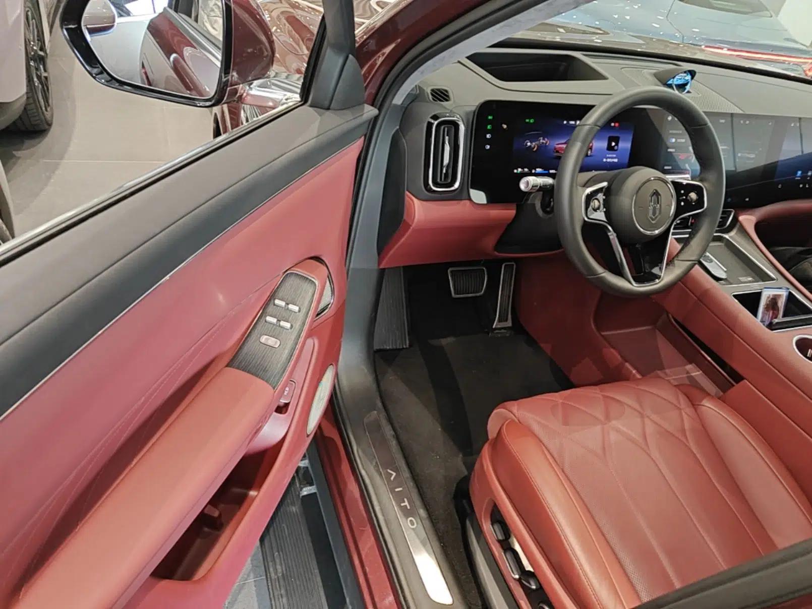 Hima AITO M8 2025 Extended-Range Ultra Version 53.4 kWh 5-Seater Edition — миниатюра 18