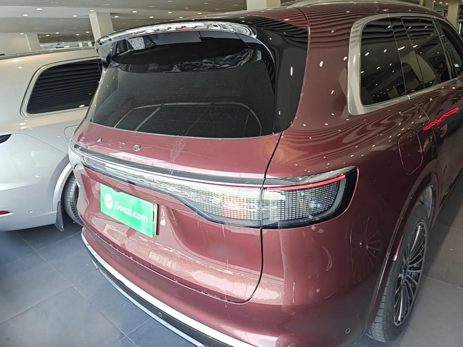 Hima AITO M8 2025 Extended-Range Ultra Version 53.4 kWh 5-Seater Edition — миниатюра 3